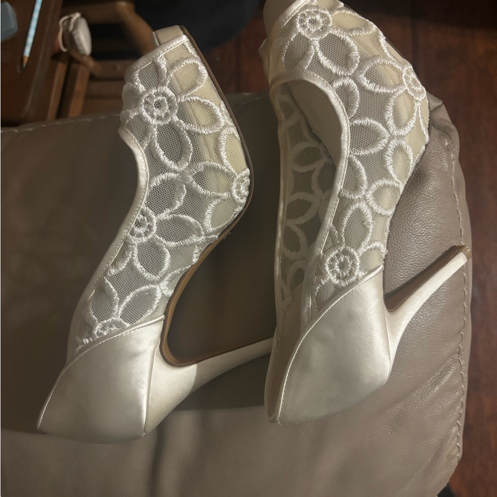 Menbur Heels - Picture 3 of 4